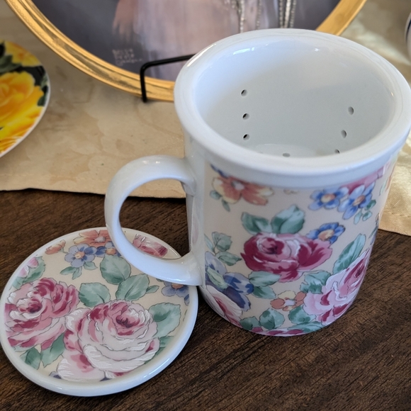 Pastel floral tea infuser mug with lid and strainer - Picture 2 of 8